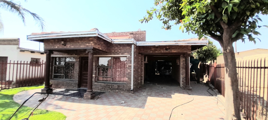 To Let 2 Bedroom Property for Rent in Lethlabile North West